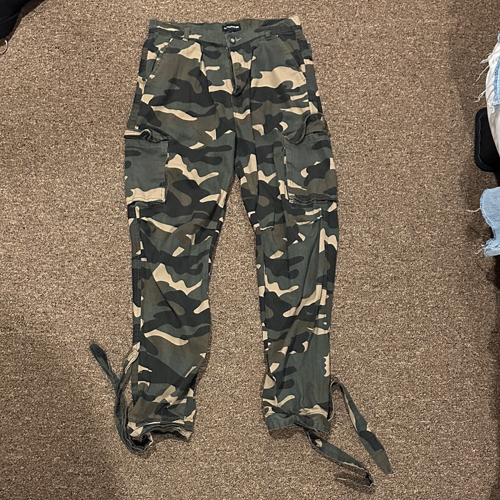 PrettyLittleThing Green Camouflage Cargo Pants